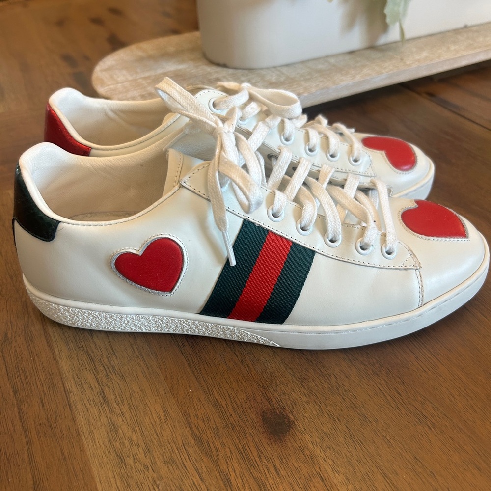 Gucci White Sneakers with Red Heart and Green Stripe